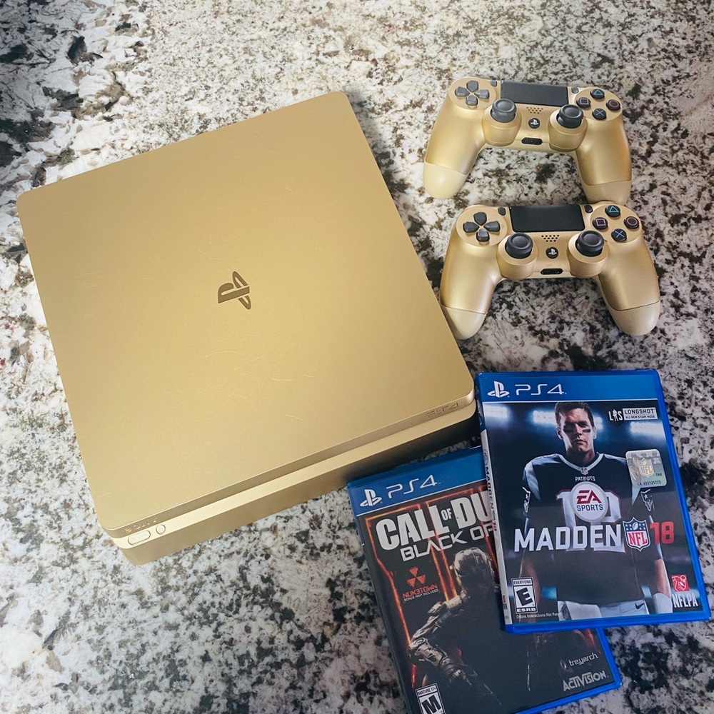 PS4 Gold Limited Edition